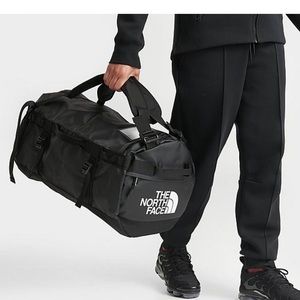 THE NORTH FACE BASE CAMP 
DUFFEL BAG